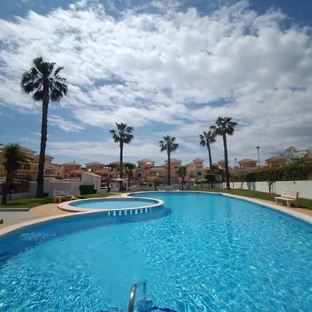 Pmt03 - Charming Townhouse With Communal Pool Appartamento Torrevieja
